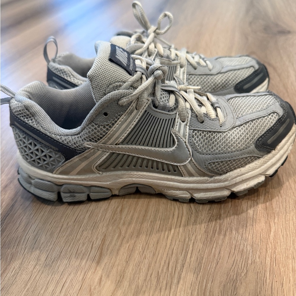 Nike Light Gray Sneakers